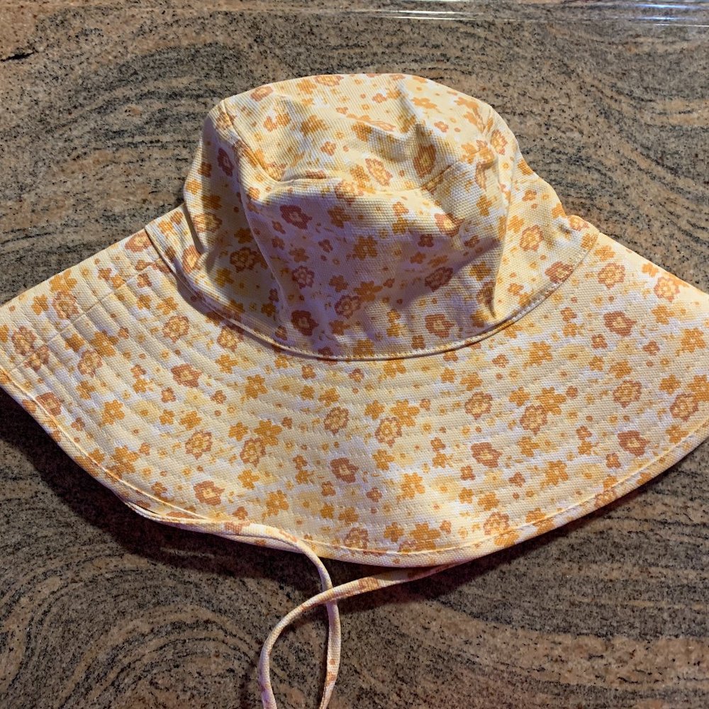 LACK OF COLOR HOLIDAY BUCKET HAT - PEACH BLOOM